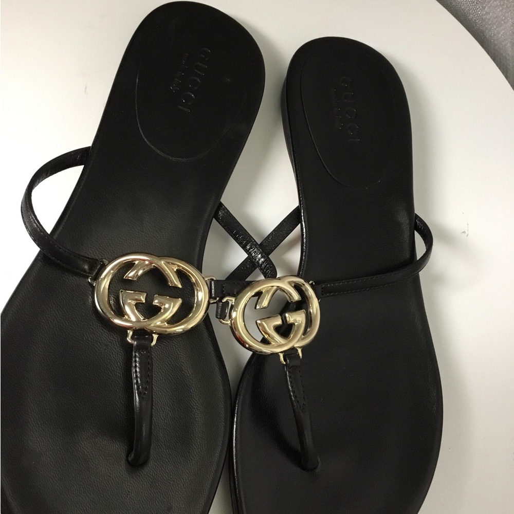 Gucci Black Leather Thong Sandals with Gold Double G